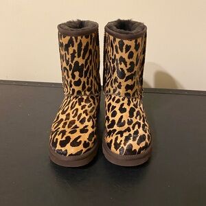 UGG  Australia Animal Print Chic Short Calf Hair Sheepskin  Women’s Boot Sz 7.